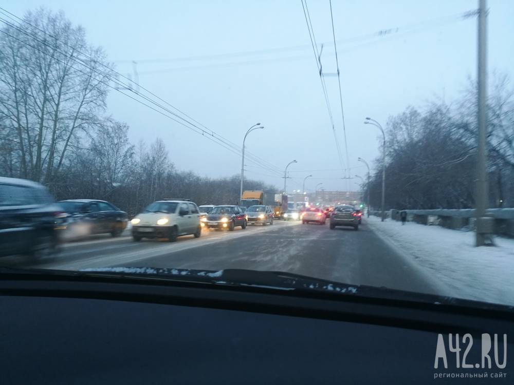 Авария заблокировала движение в Рудничном районе Кемерова