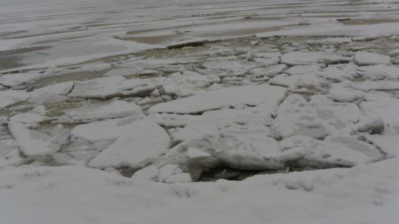 МЧС наградит подростка из Дегтярска, который спас провалившуюся под лед девочку