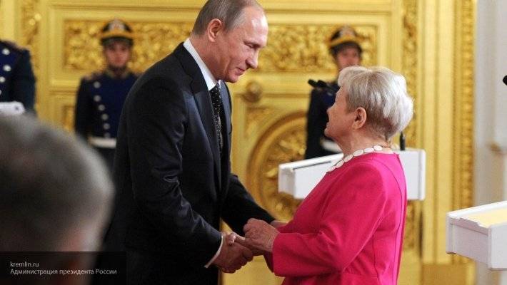 Путин и Медведев поздравили Александру Пахмутову с 90-летним юбилеем