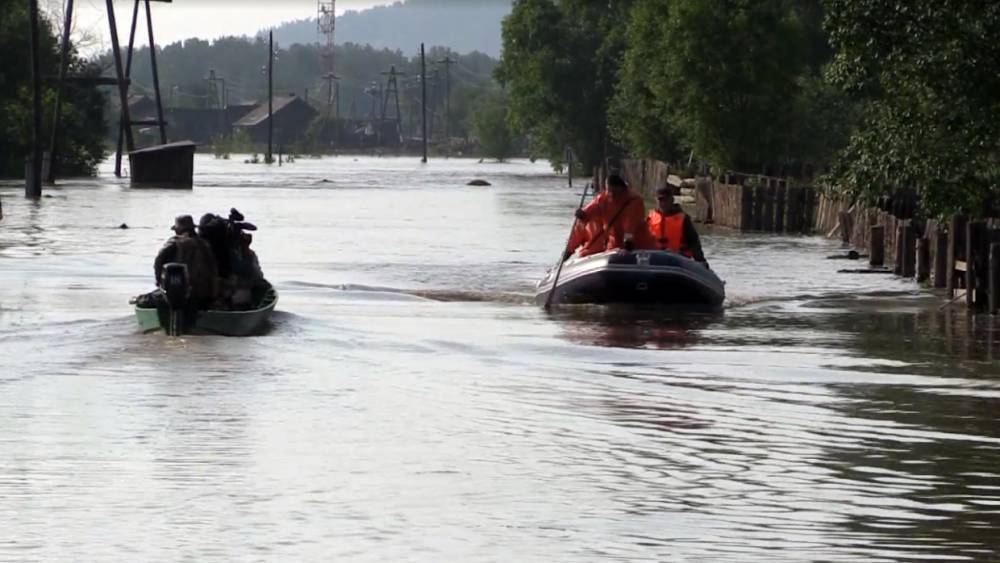 Губернатор Новгородской области приехал в пострадавший от наводнения район