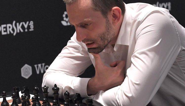 Россиянин Грищук вышел в полуфинал этапа шахматного Гран-при