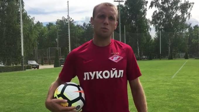 Футболист Денис Глушаков через суд требует от бывшей жены 204 млн рублей