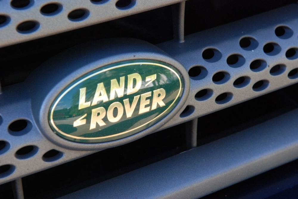 У замначальника отдела ООО «Газпром»  в Петербурге угнали Land Rover за 1,6 млн руб.