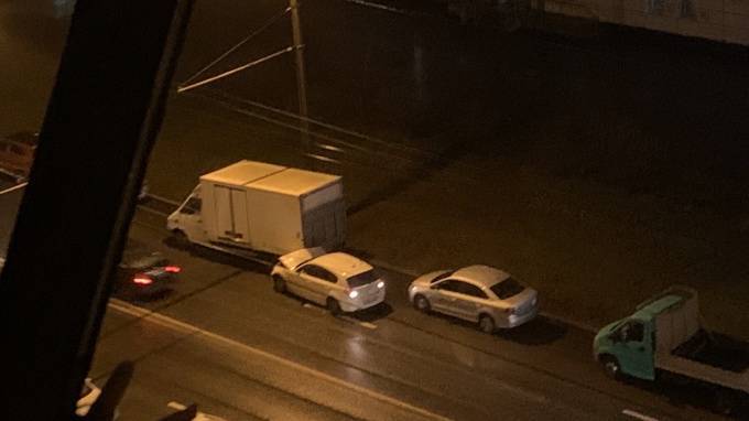 Во Фрунзенском районе BMW влетела в припаркованный грузовик