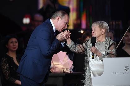 Путин наградил Александру Пахмутову высшим орденом России