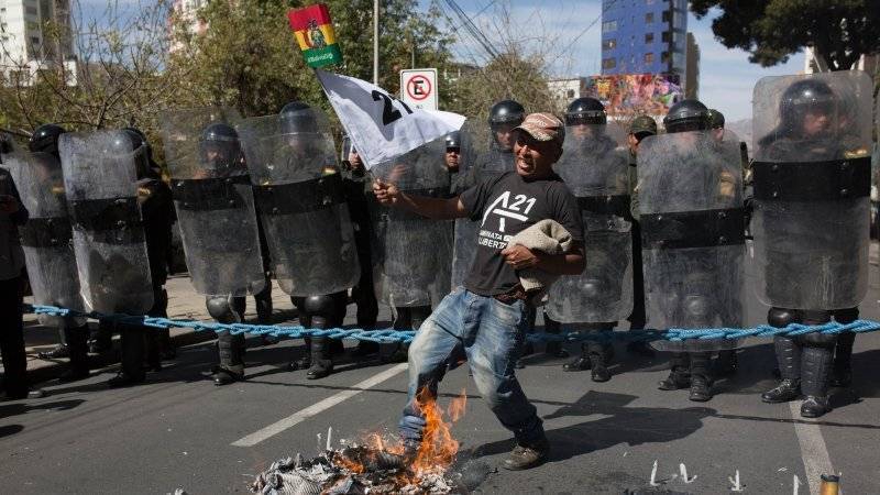 Президент Боливии отказался от ввода войск на улицы для усмирения протестов
