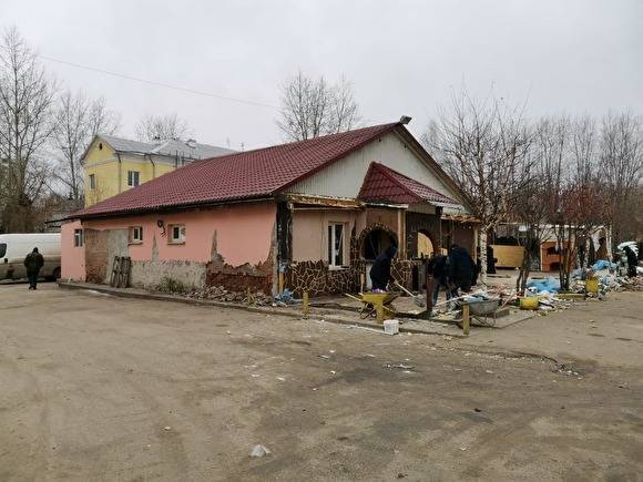 В Екатеринбурге сносят кафе «ШКЗ» с каменными арками внутри