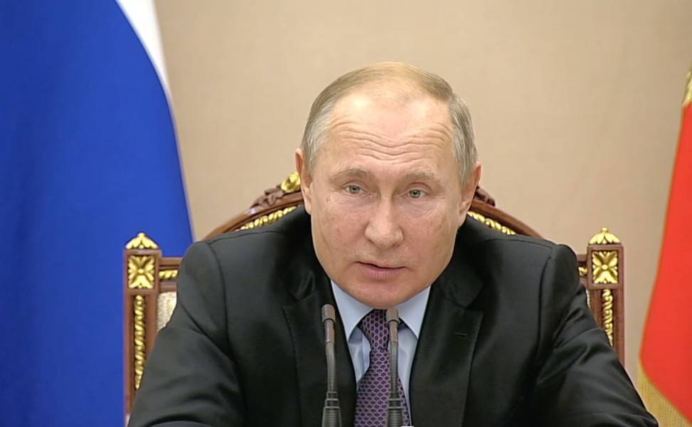Путин призвал министров сделать прививки от гриппа