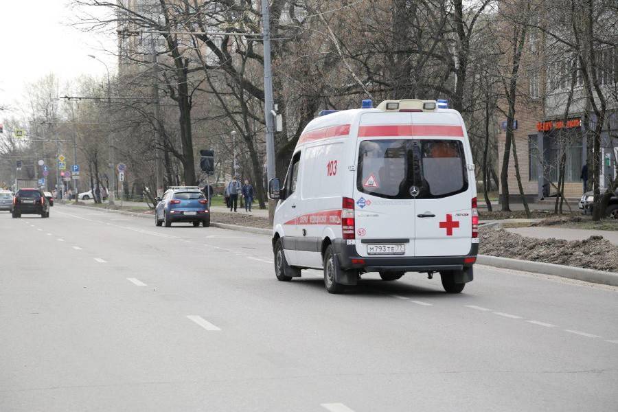 Мужчину с ножевым ранением паха госпитализировали в центре столицы