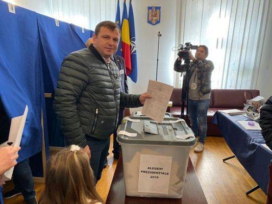 Члены правительства Молдавии выбрали президента Румынии
