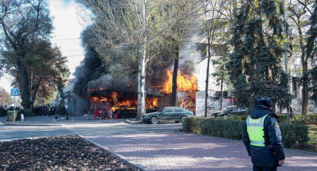 Три взрыва прогремели в Бишкеке: горит кафе