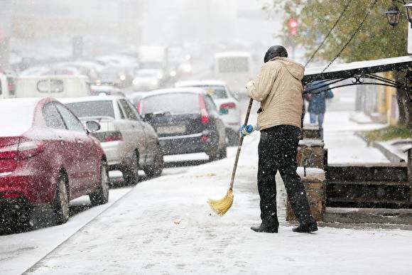 На трассах Челябинской области затруднено движение из-за ночного снегопада