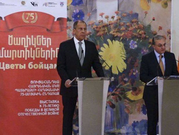 В Ереване работает выставка «Цветы бойцам»