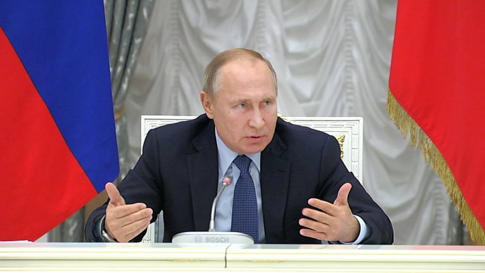 Путин объяснил сокращение расходов на оборону