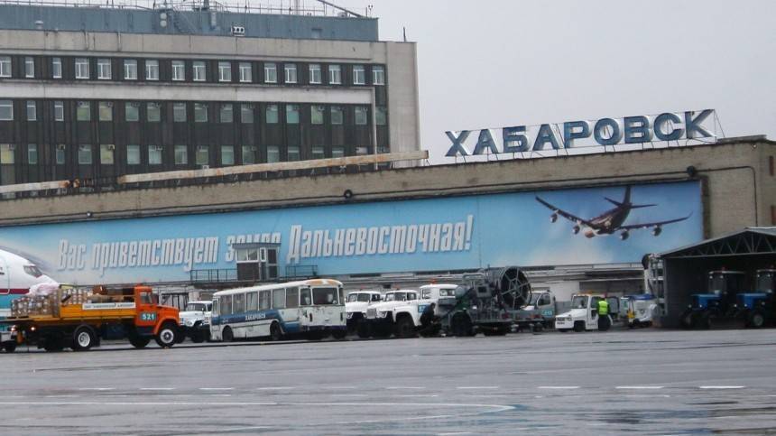 СК показал видео самолета, у которого в аэропорту Хабаровска загорелся двигатель