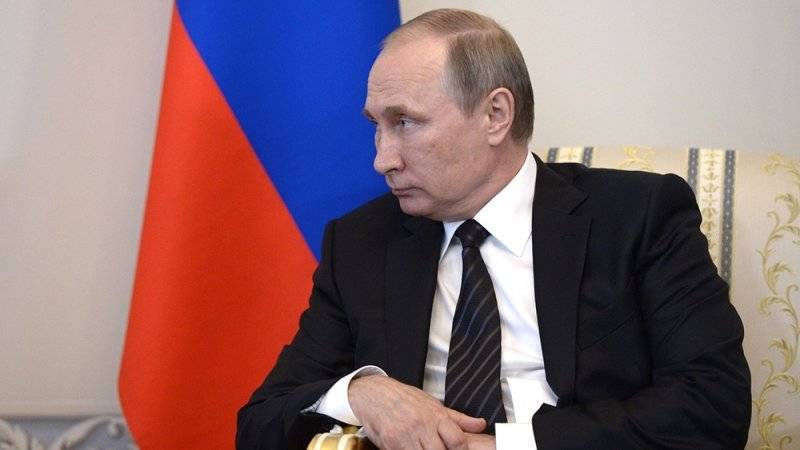 Поддержка молодых семей является приоритетом государства, заявил Путин