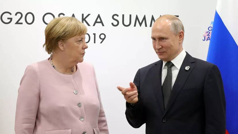 Путин и Меркель обсудили переговоры по транзиту газа через Украину