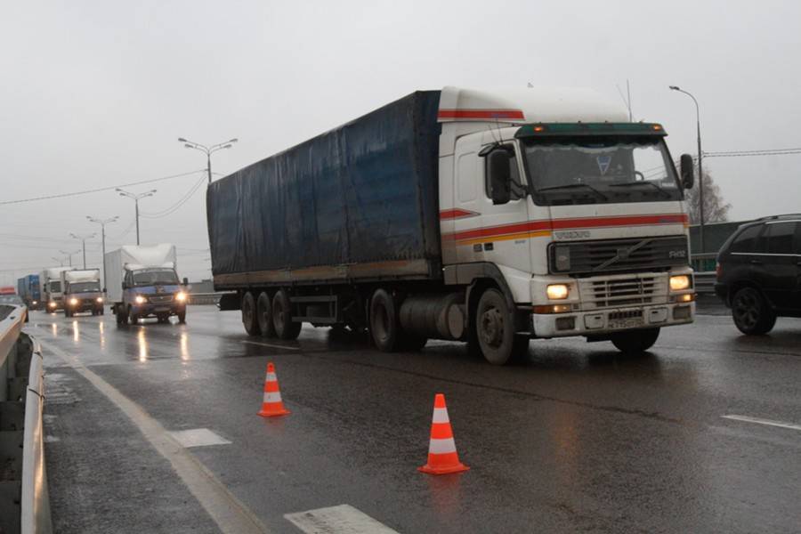 Приостановлена выдача пропусков для грузовиков на МКАД