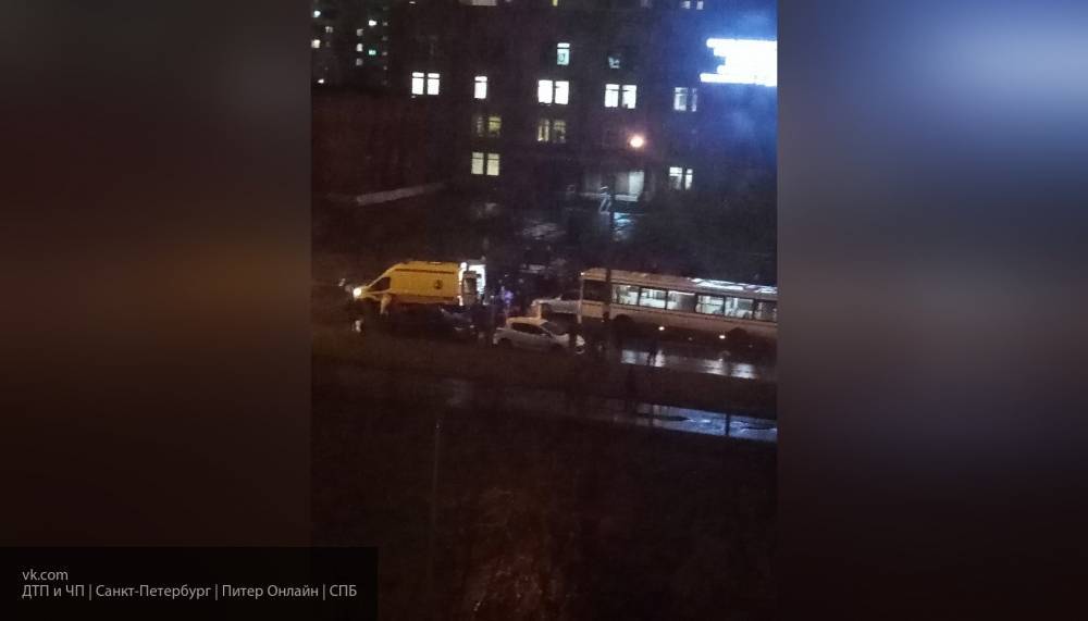 Автобус сбил двух пешеходов, нарушивших ПДД в Петербурге