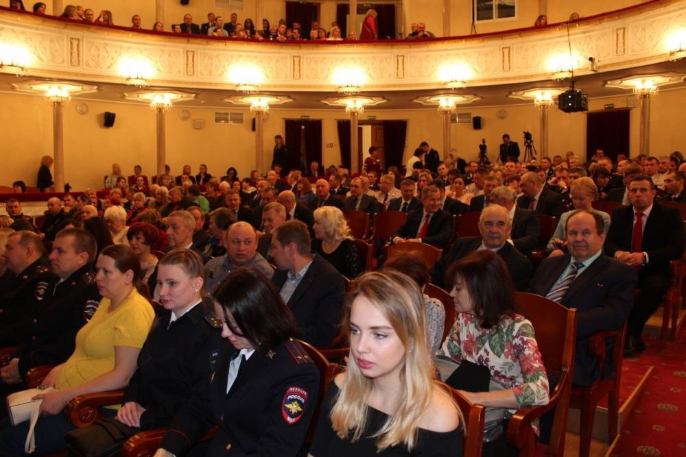 Глава Петрозаводска поздравила сотрудников МВД с профессиональным праздником