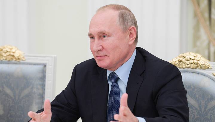 Гриппом заболел - самострел: Путин сделал прививку и призвал к этому коллег