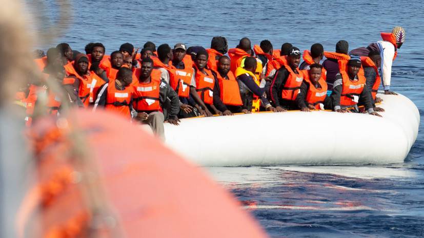 Британские пограничники задержали лодку с 22 мигрантами в проливе Ла-Манш