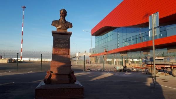 В аэропорту Челябинска установили бюст Игоря Курчатова