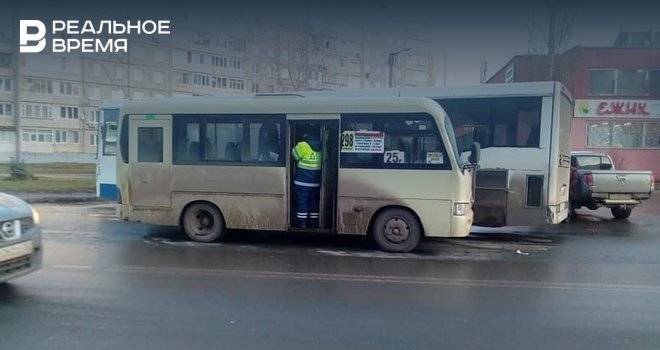 В Уфе водитель автобуса умер после ДТП с другим автобусом
