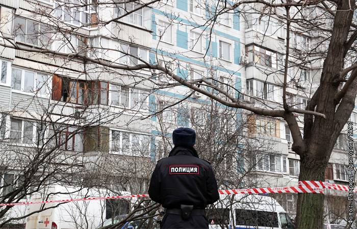 Выпавшая из окна мать с детьми в Москве перед происшествием вызвала скорую