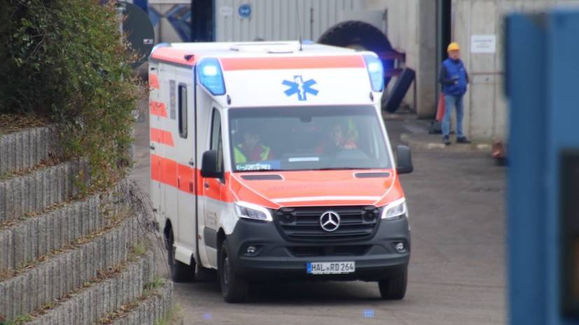 В результате опрокидывания автобуса в Германии пострадали 32 человека