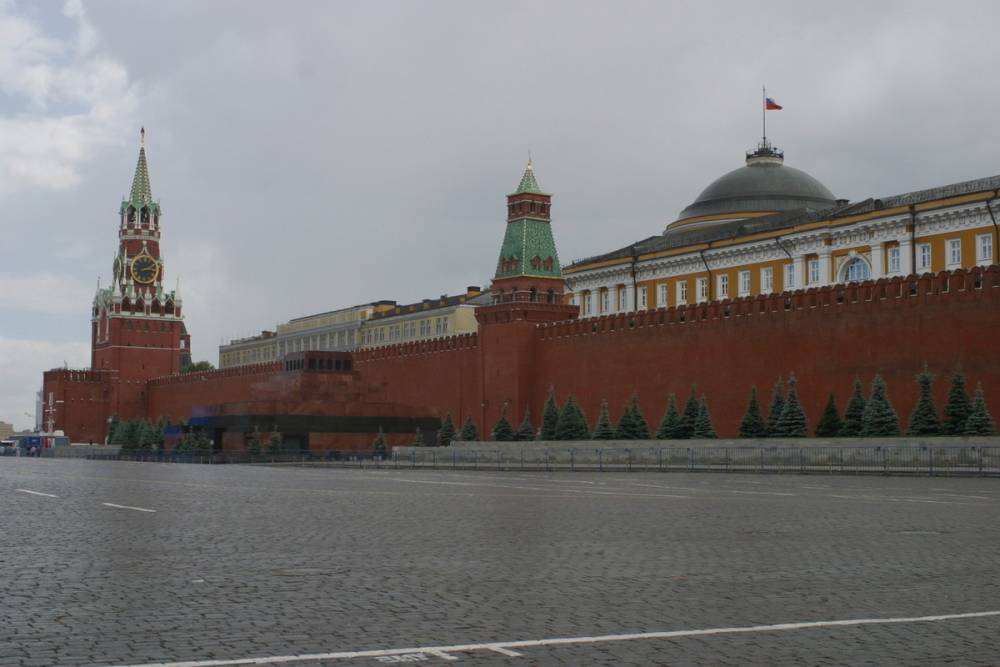 Кремль ответил Макрону о "трех сценариях" для России