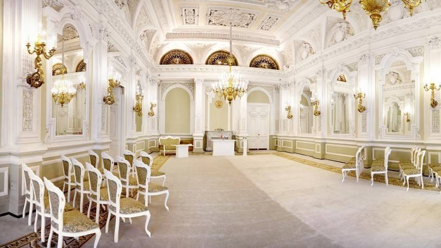 В Петербурге отмечают 60-летие Дворца бракосочетания на Английской набережной