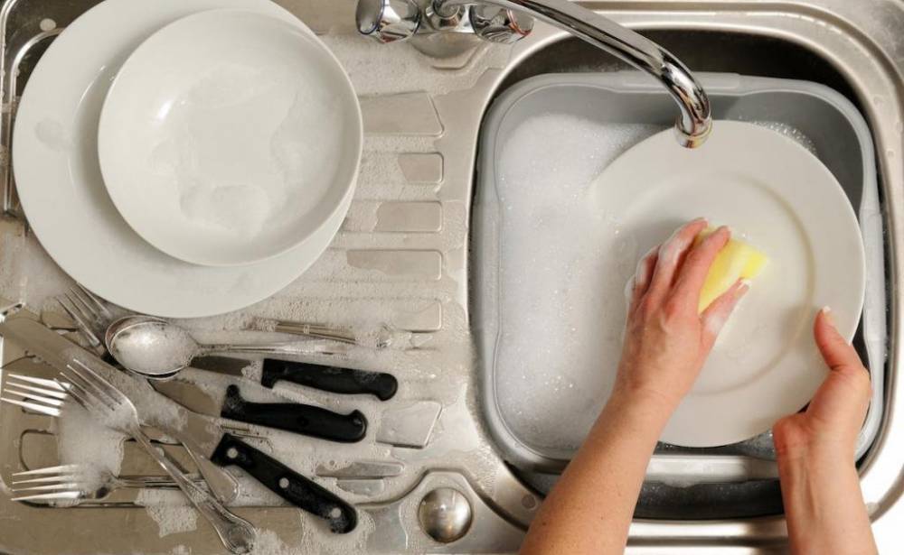 Роспотребнадзор: кухонные губки в 200 тыс. раз грязнее унитаза