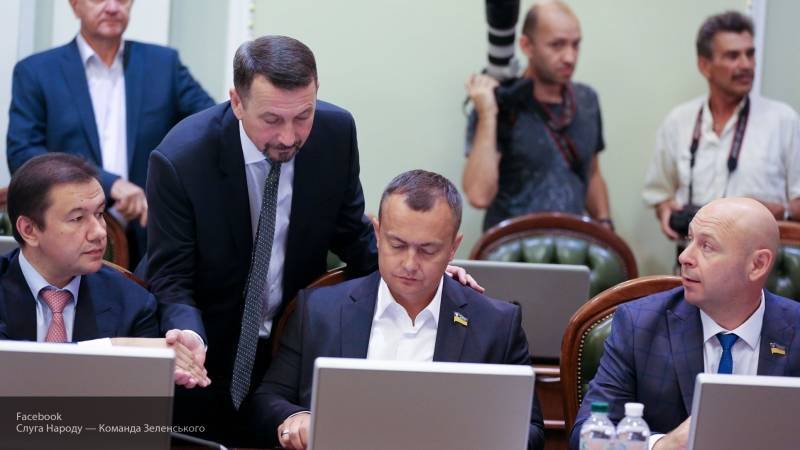 Украинскую партию "Слуга народа" возглавит Корниенко