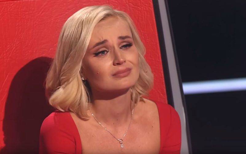 Полина Гагарина разрыдалась на шоу «Голос» из-за мужчины, у которого погиб сын
