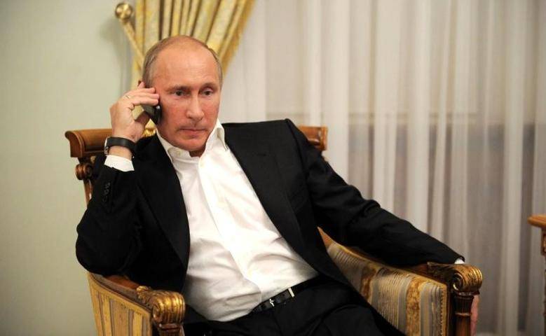 Путин обсудил по телефону с Меркель ситуацию на Украине