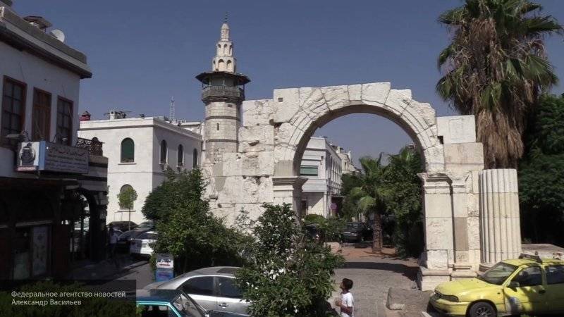 По меньшей мере два человека погибли при взрыве посольства Ливана в Дамаске