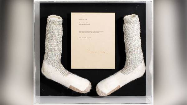 Носки Майкла Джексона хотят продать на аукционе за 2 миллиона долларов