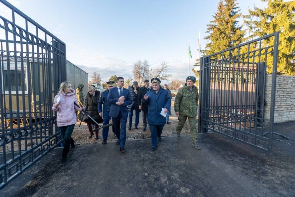 Губернатор Псковской области осмотрел ход ремонта памятника «Купол»