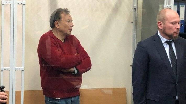 Обвиняемому в убийстве аспирантки доценту Соколову принесут в СИЗО очки и книги