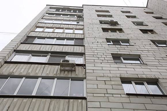 В Москве из окна многоэтажки выпали женщина и двое детей. СКР возбудил дело