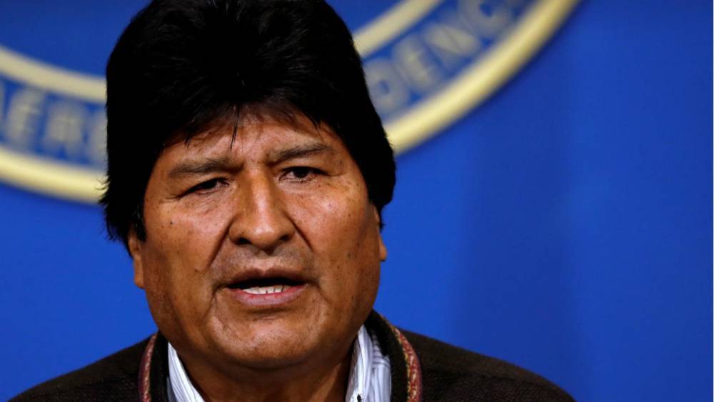 Президент Боливии сбежал из столицы страны и объявил об отставке