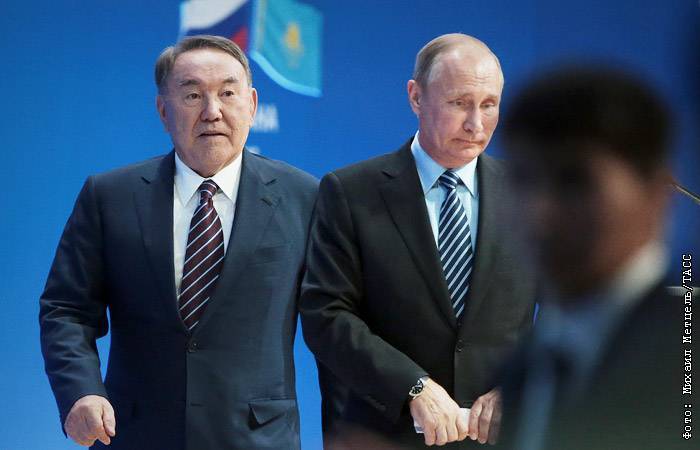 Назарбаев предложил Путину и Зеленскому встретиться в Казахстане
