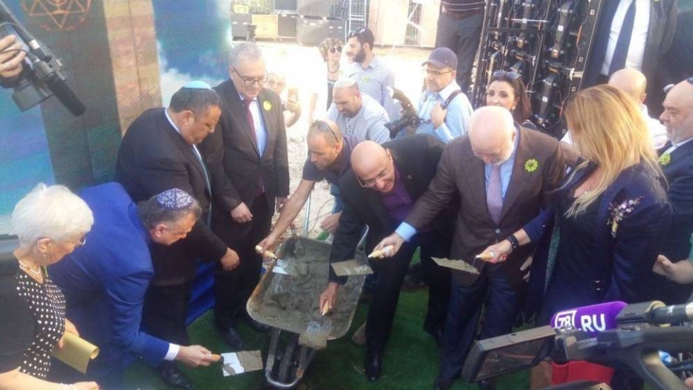 Появилось видео заложения капсулы с землей с Пискаревского кладбища в Иерусалиме