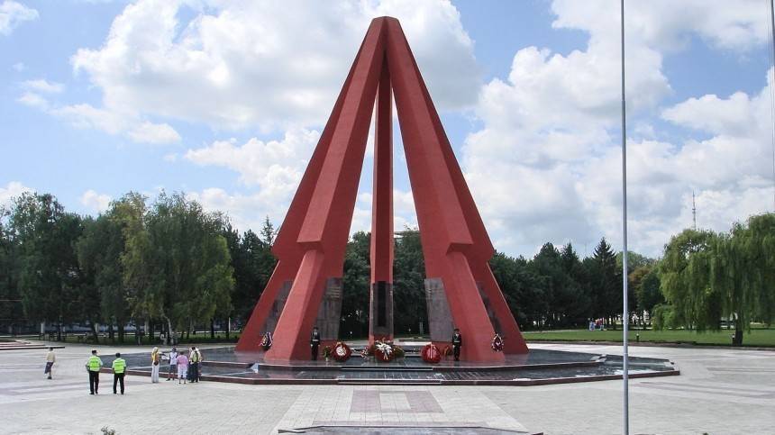 Видео: В Кишиневе вандалы осквернили памятник Герою Советского Союза