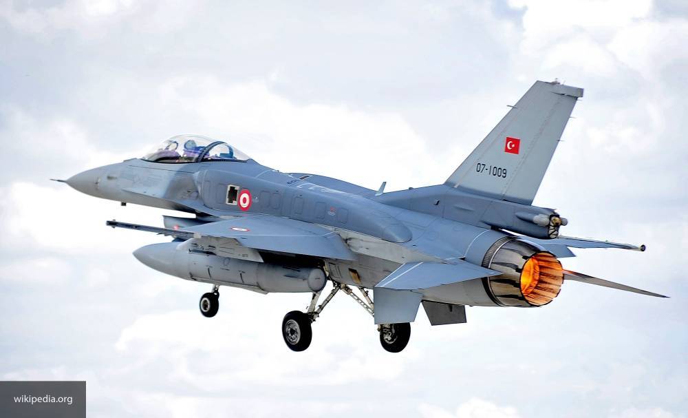 ВВС Турции наносят удары по позициям курдских радикалов на северо-востоке Сирии