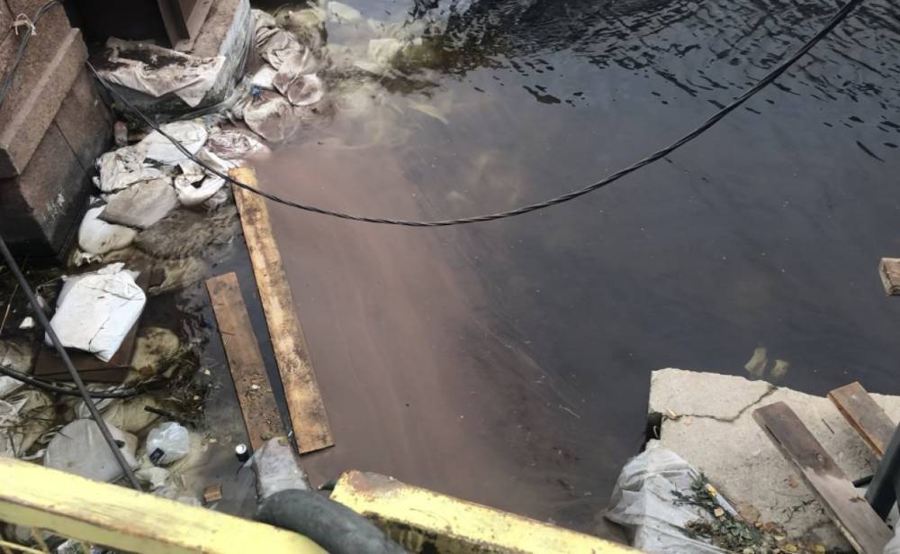 Подрядчик «Мостотреста» выплатит штраф за загрязнение реки Мойки во время ремонта