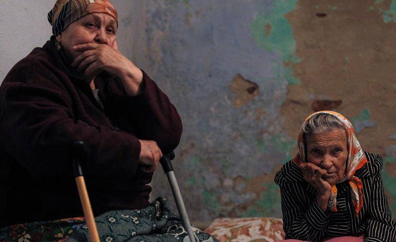 Пенсионерам Донбасса предложен выбор: поражение в правах или выселение