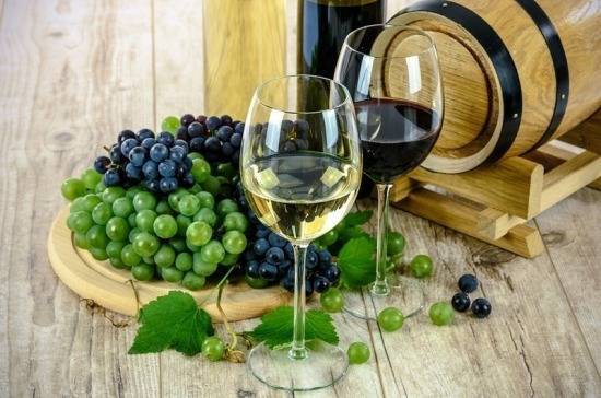 Бахарев: в работе над проектом о виноделии уделят внимание мелким предприятиям