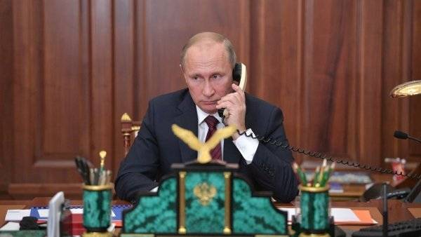 Ушаков сообщил о запланированном телефонном разговоре Путина и Меркель